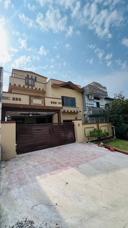 10 Marla Double Unit House For Sale 3