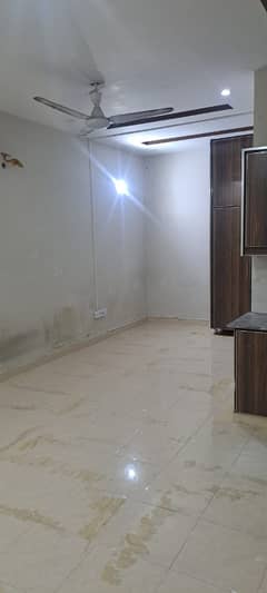 Beautiful Studio Flat Near Ferozepur Road - Perfect Location