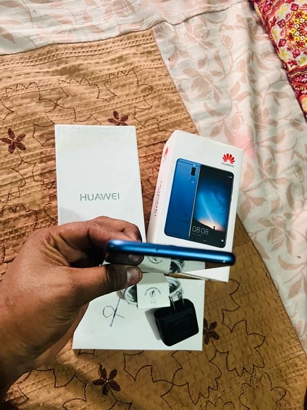 Huawei Mate 10lite(4gb/64gb)urgent Sale. 0/3/2/9/7/7/5/7/4/1/3 11