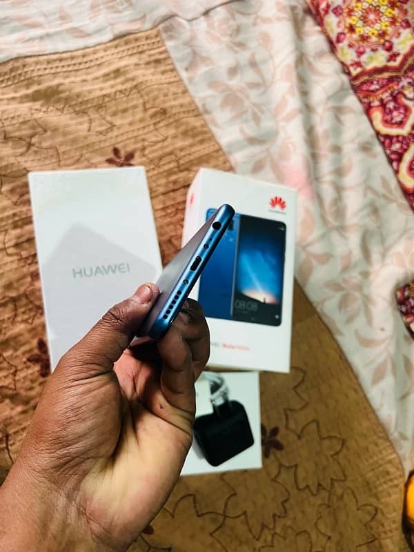 Huawei Mate 10lite(4gb/64gb)urgent Sale. 0/3/2/9/7/7/5/7/4/1/3 12