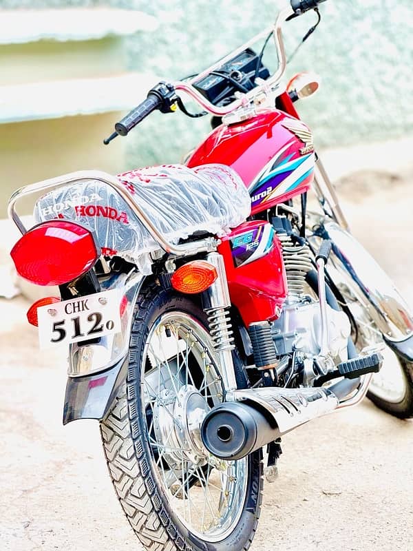 honda 125 2015 model look like a brand new 2