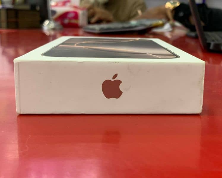 iphone 16 pro max 1