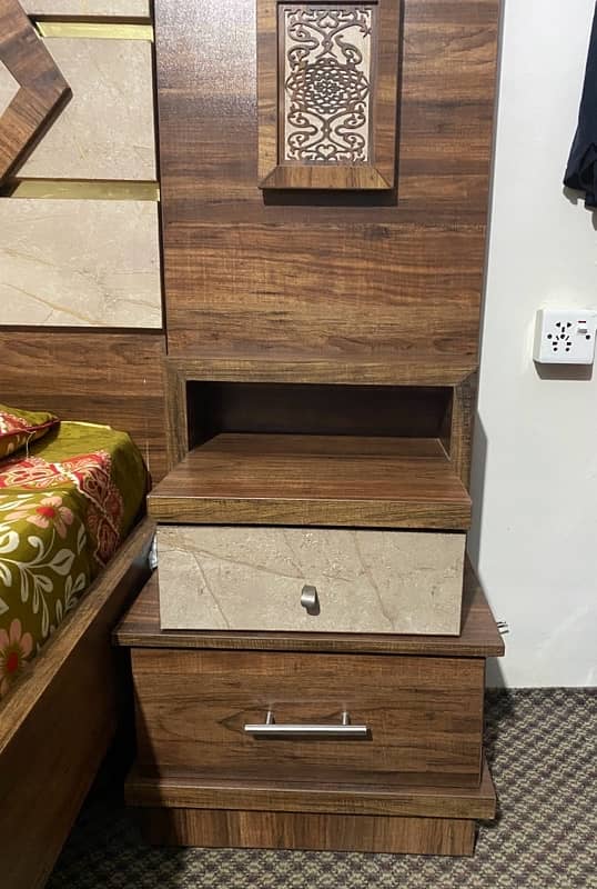bed with mattress and 2 side table 3
