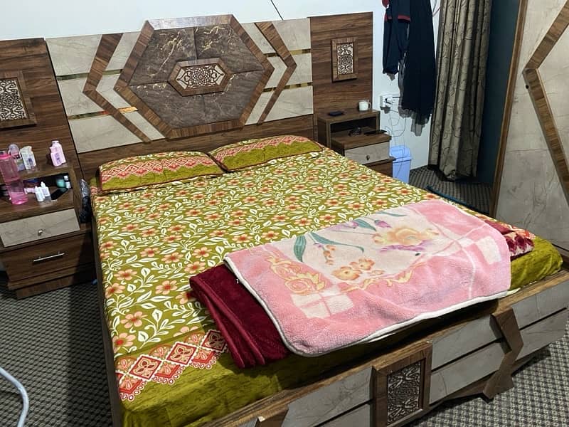 bed with mattress and 2 side table 5