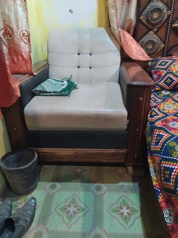 all furniture in sale 10 by 10 condition in roadi 0