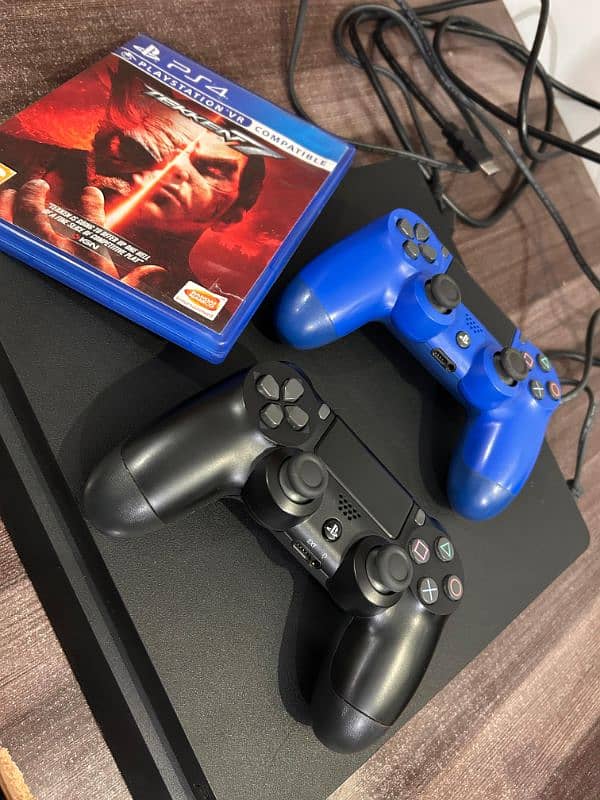 PS4 Slim 1TB with 2 Dual shock Controllers 3