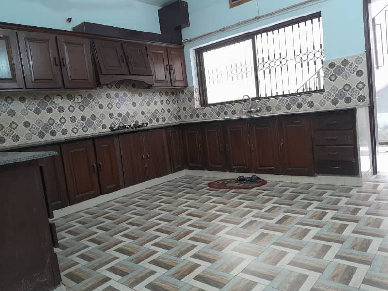 F-11 Beautiful Location Size 666/Yrds Real pics Lower Ground 3Besroom Tiled Flooring For Rent 2