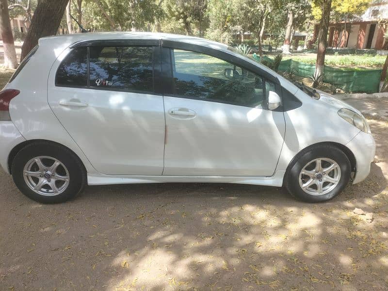 Toyota Vitz 2011 4