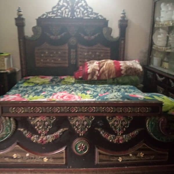 Wooden bed set for sale 0