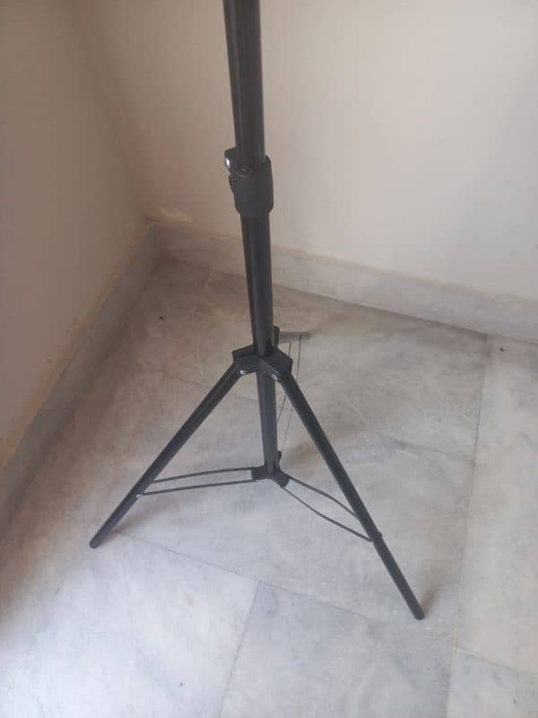 Foldable & Stable Tripod Stand – Perfect for Professional & Casual Use 1