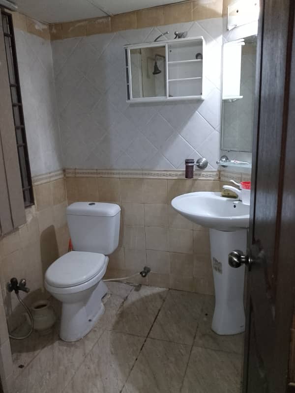 Beautiful sapart Room available for rent 1 bed with attached bathroom 2