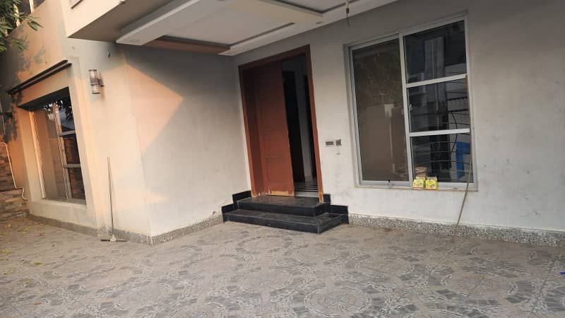 10 Marla House In Bahria Town Lahore For Sale 3