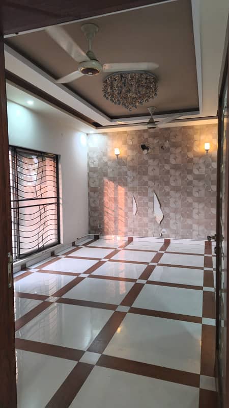 10 Marla House In Bahria Town Lahore For Sale 7