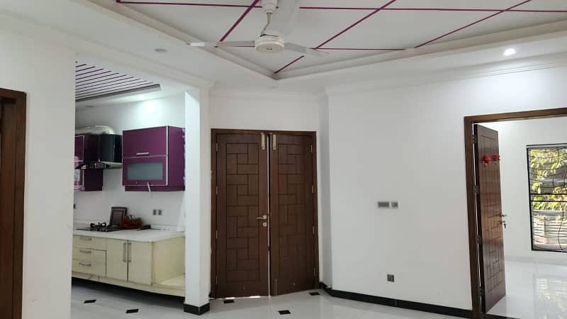 10 Marla House In Bahria Town Lahore For Sale 43