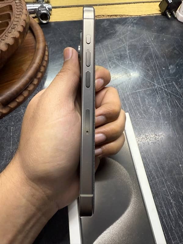 Iphone 15 pro Natural Titanium 2