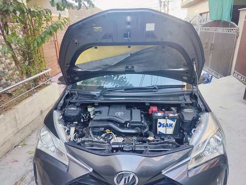 Toyota Vitz 2017 5