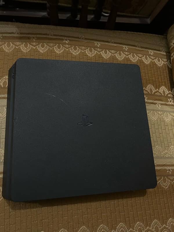 ps4 slim 1tb with 2 orignal controllers brand new condition 1