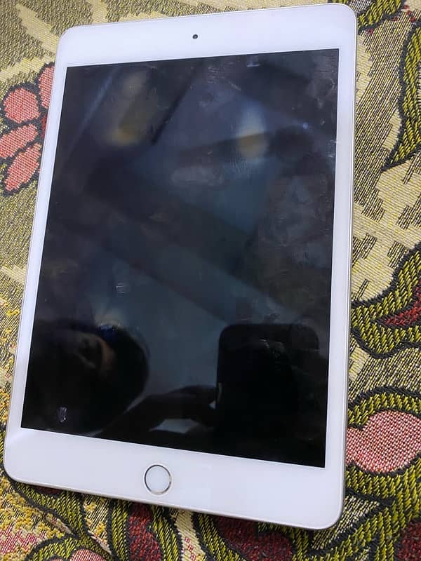 IPad Mini 5 64GB With Box And Charger 0