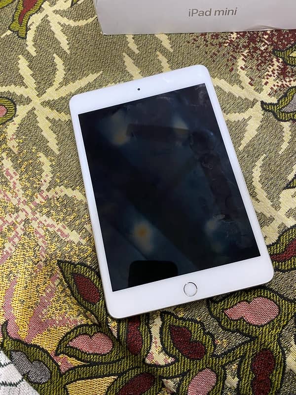 IPad Mini 5 64GB With Box And Charger 6