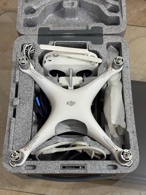 phantom 4 pro brand new condition 2 batteries 0