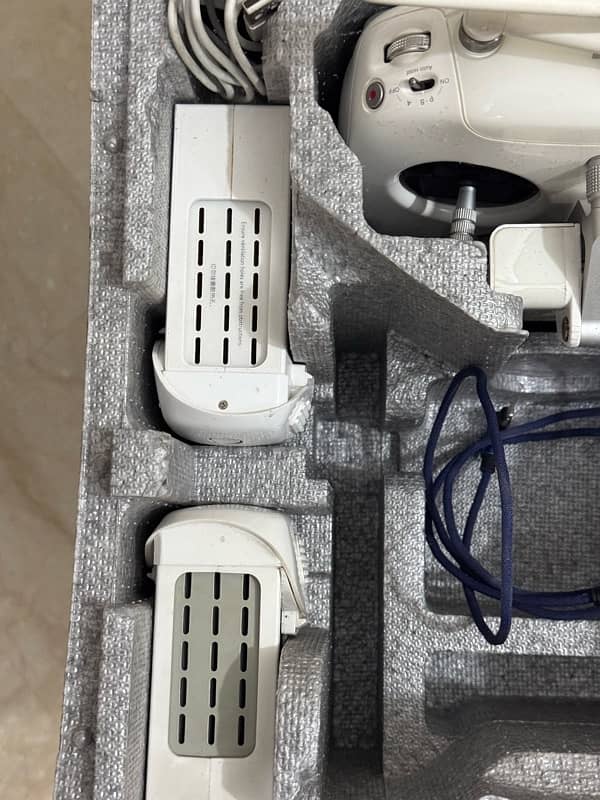 phantom 4 pro brand new condition 2 batteries 1