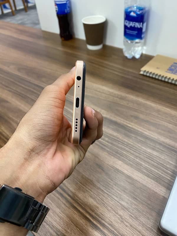 VIVO Y17s 4