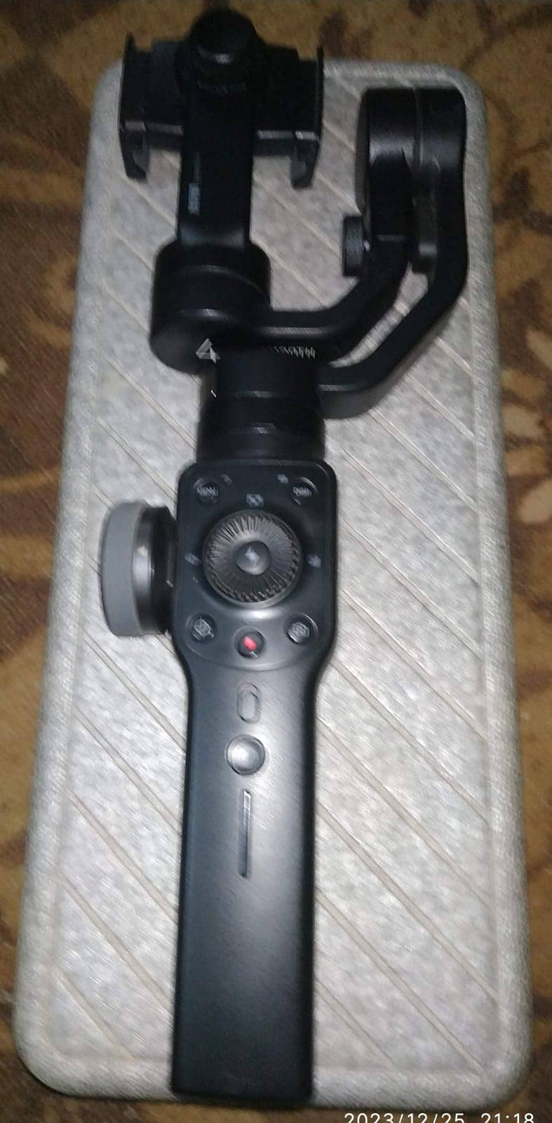 ZHIYUN SMOOTH 4 MOBILE GIMBLE AVAILABLE FOR SALE 1