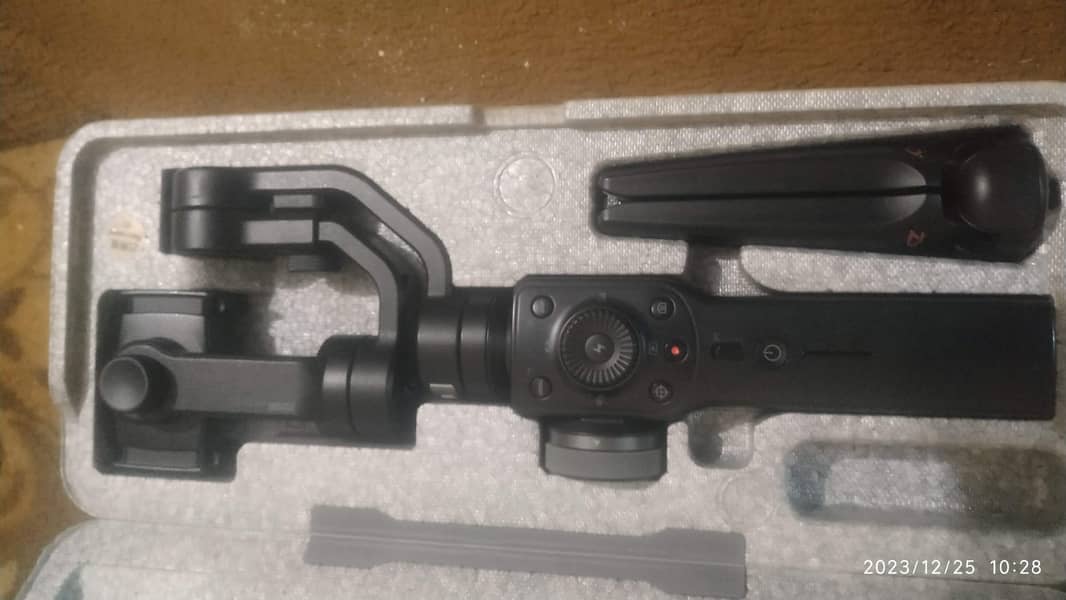 ZHIYUN SMOOTH 4 MOBILE GIMBLE AVAILABLE FOR SALE 2