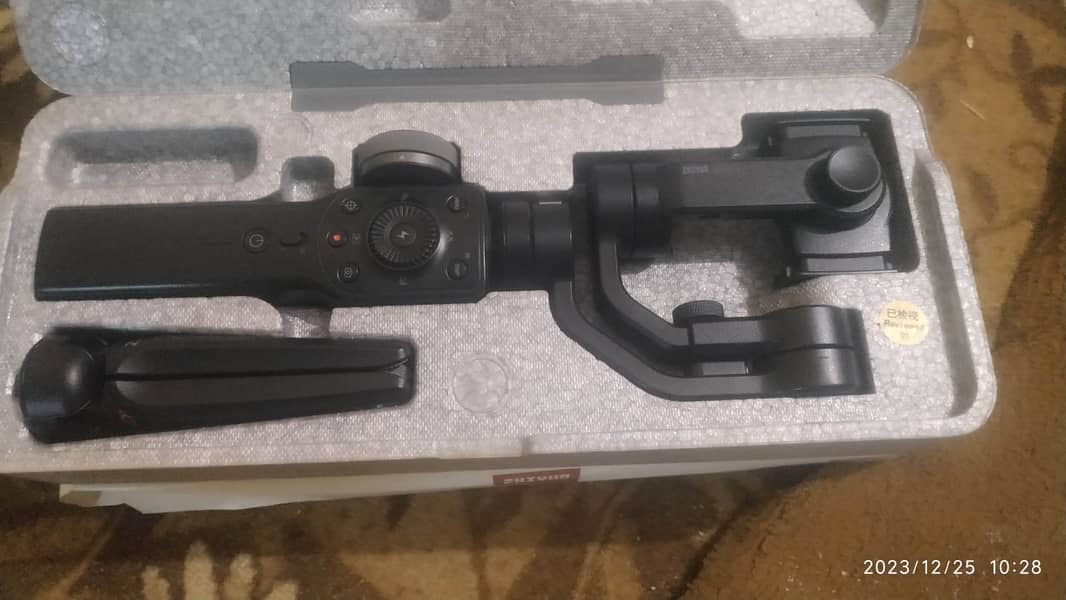 ZHIYUN SMOOTH 4 MOBILE GIMBLE AVAILABLE FOR SALE 3