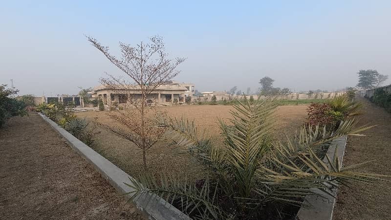 Exquisite 8 Kanal Farmhouse With Lavish Lawn &Amp; Modern Amenities On Barki Road 1