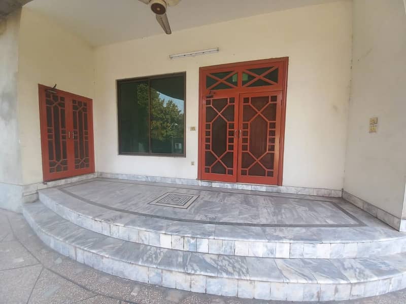 35 Marla Luxury House for Rent Prime Location in Johar Town! 0