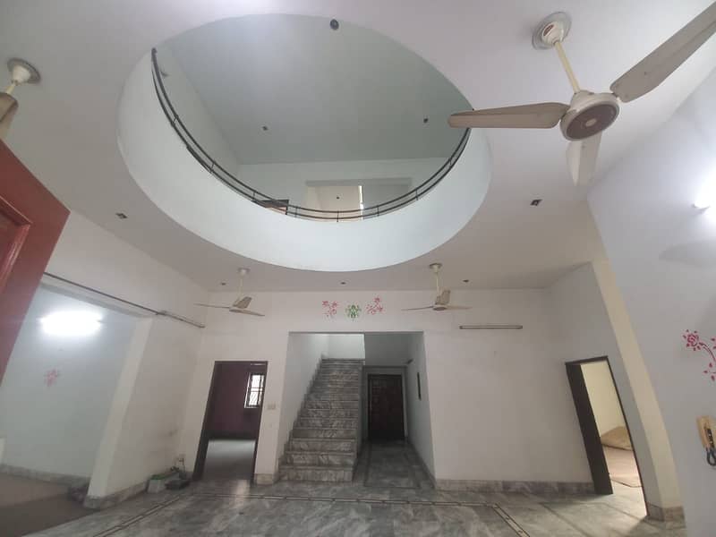 35 Marla Luxury House for Rent Prime Location in Johar Town! 3