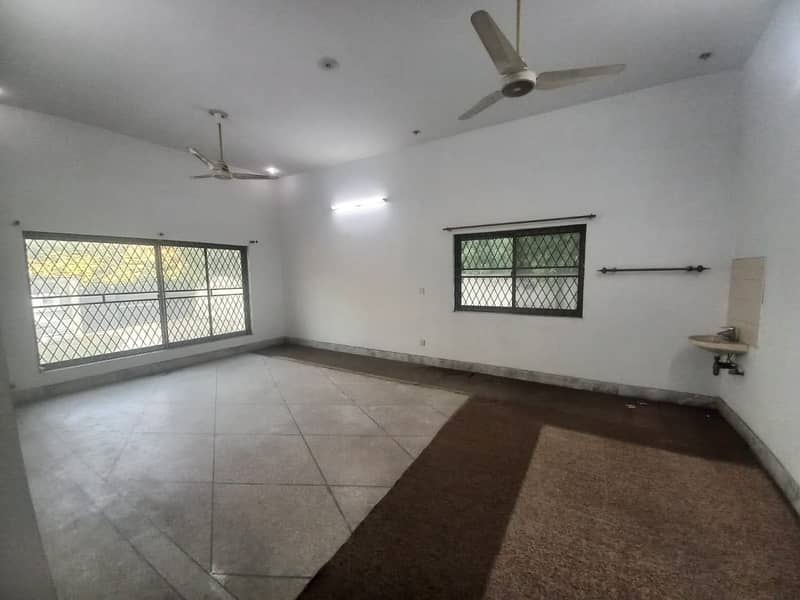 35 Marla Luxury House for Rent Prime Location in Johar Town! 6