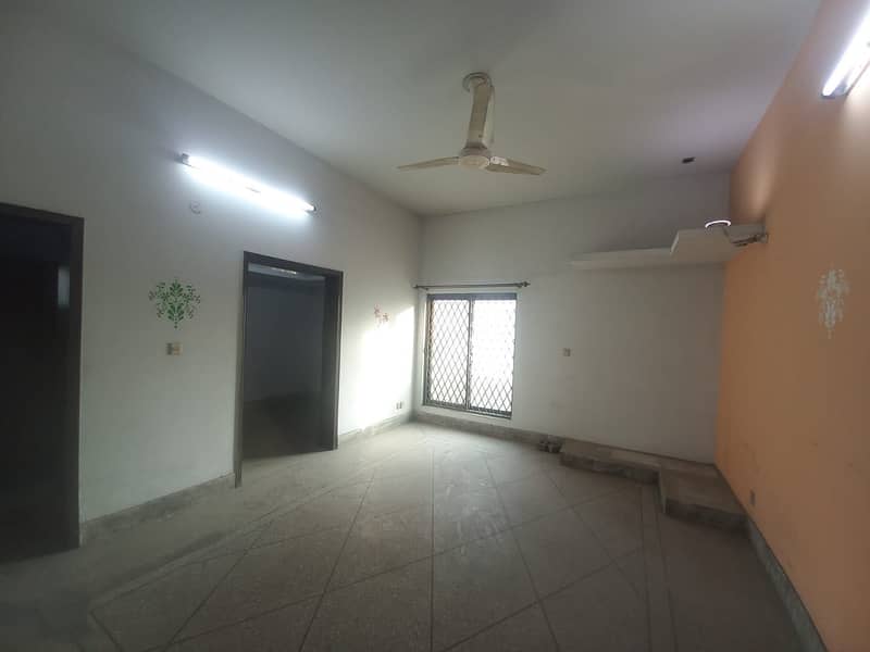 35 Marla Luxury House for Rent Prime Location in Johar Town! 9