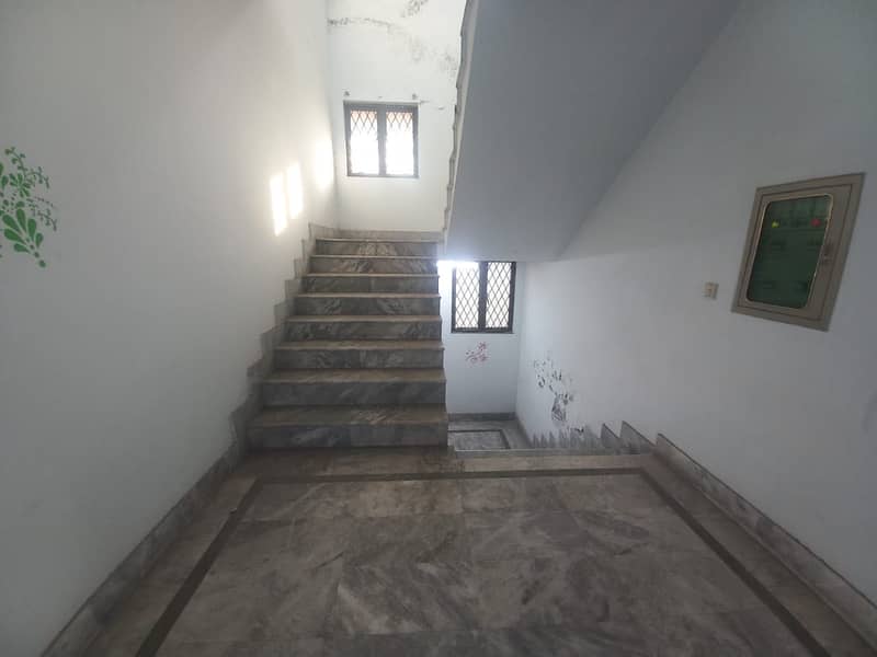 35 Marla Luxury House for Rent Prime Location in Johar Town! 12