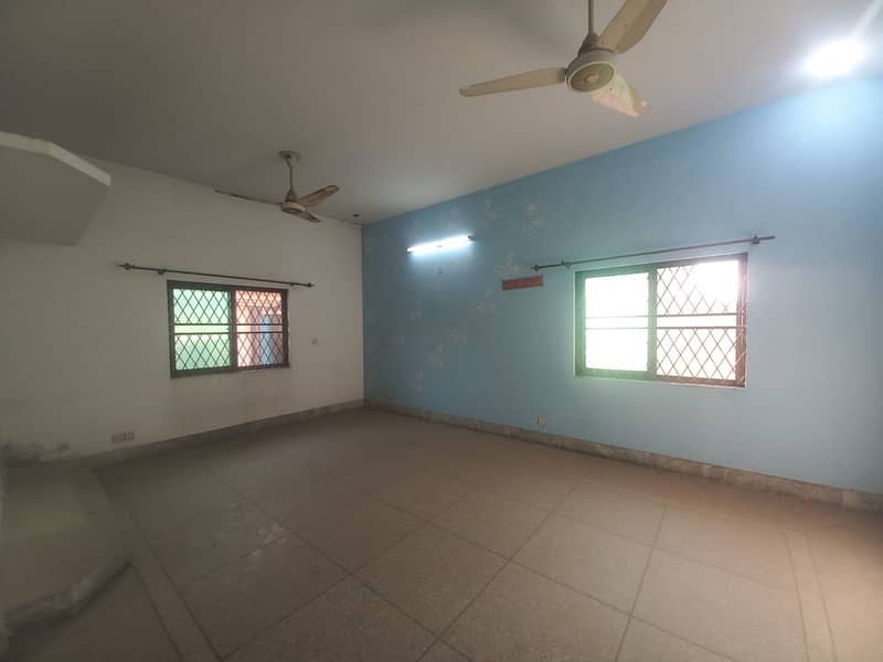 35 Marla Luxury House for Rent Prime Location in Johar Town! 13