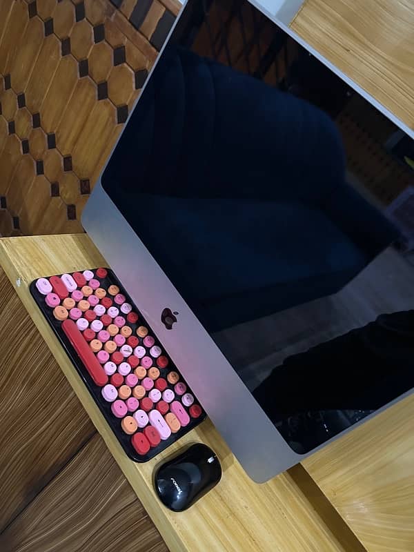 Apple iMac system 1