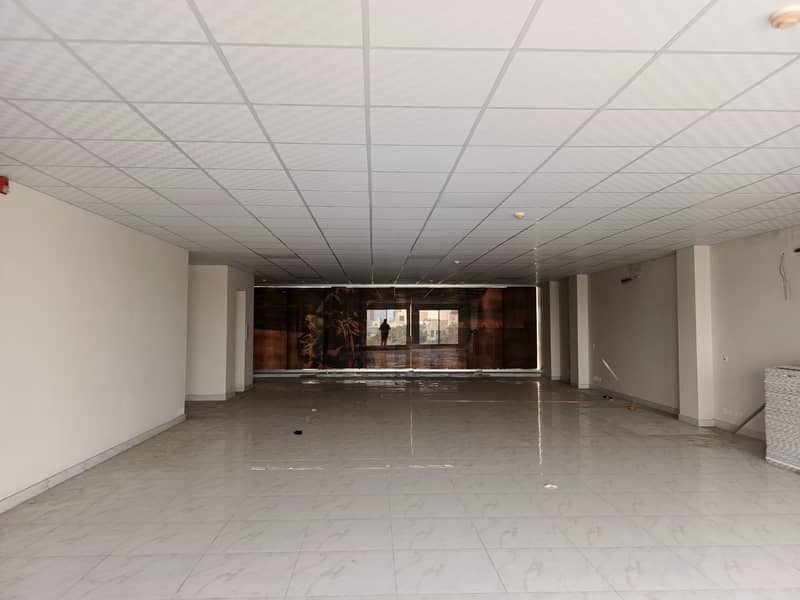 10 Marla Commercial Floors for Rent Prime Location in Johar Town! 4