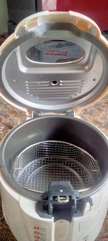 deep fryer Cambridge 1