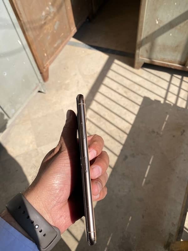 iPhone 11 Pro max 256 gb gold 3