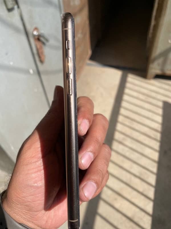 iPhone 11 Pro max 256 gb gold 5