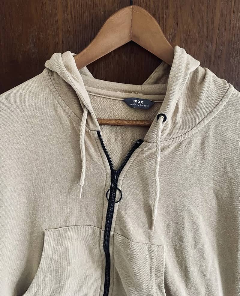 Beige cropped hoodie 1