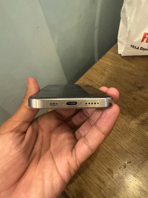 iphone 15 pro Jv 128gb Original Box and Cable 5