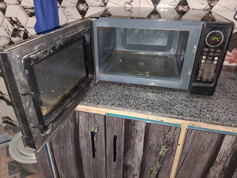 Microwave Oven Orient 20 Ltr. good working condition for Sale 3