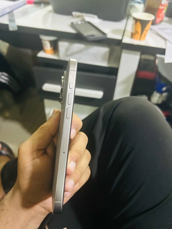 iphone 15 pro max 256gb natural titanium 3