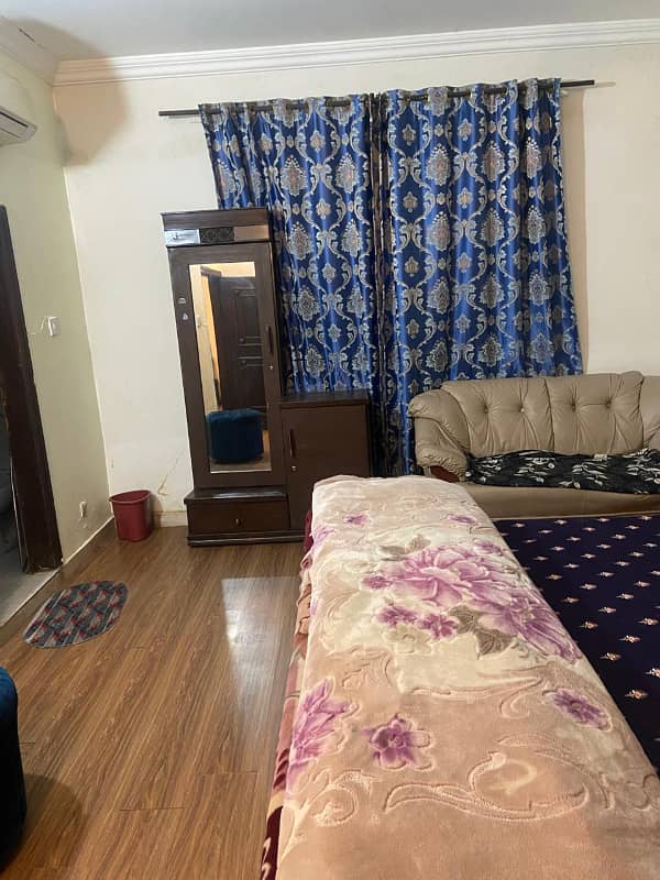 Sharing room available in F11 for rent 5