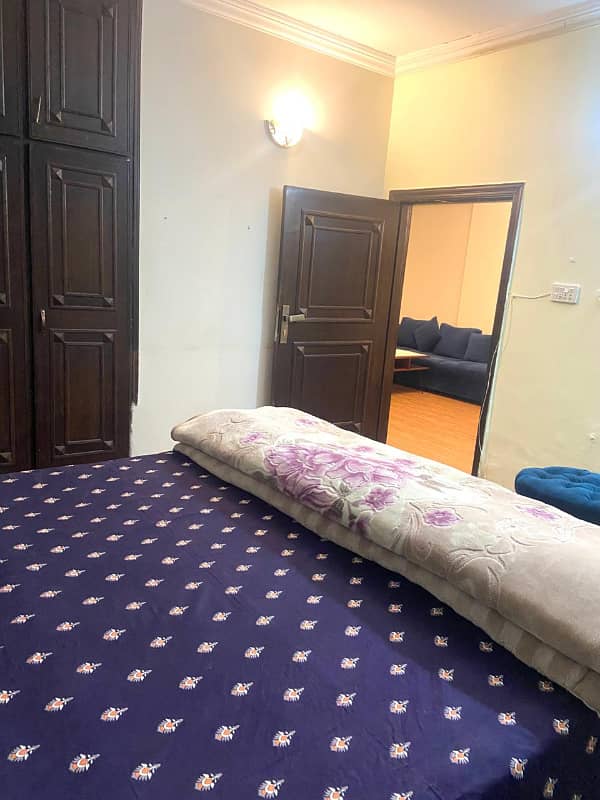 Sharing room available in F11 for rent 7