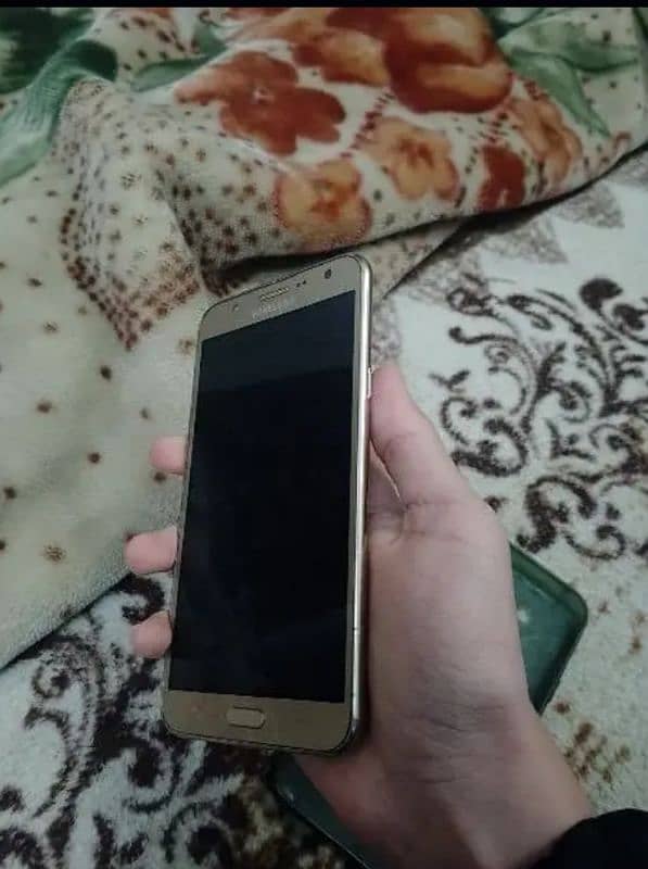 its samsung Galaxy J7 core 3 32gb for 8000 2