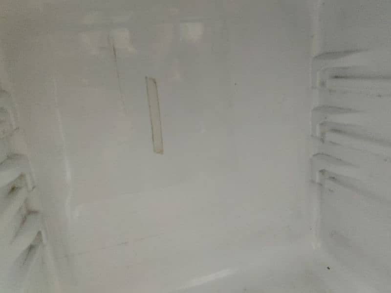 Haier Refrigerator HRF-216  Medium Size 4