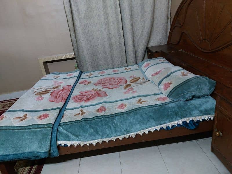 King size bed 2